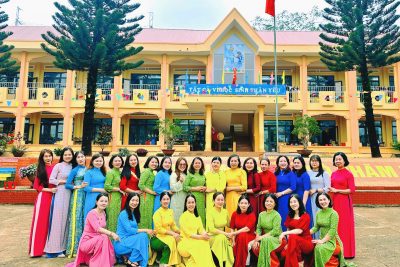 RỰC RỠ SẮC MÀU “TUẦN LỄ ÁO DÀI”